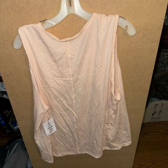 NWT Chicago Blackhawks Pink Muscle Tee - Picture 2 of 4